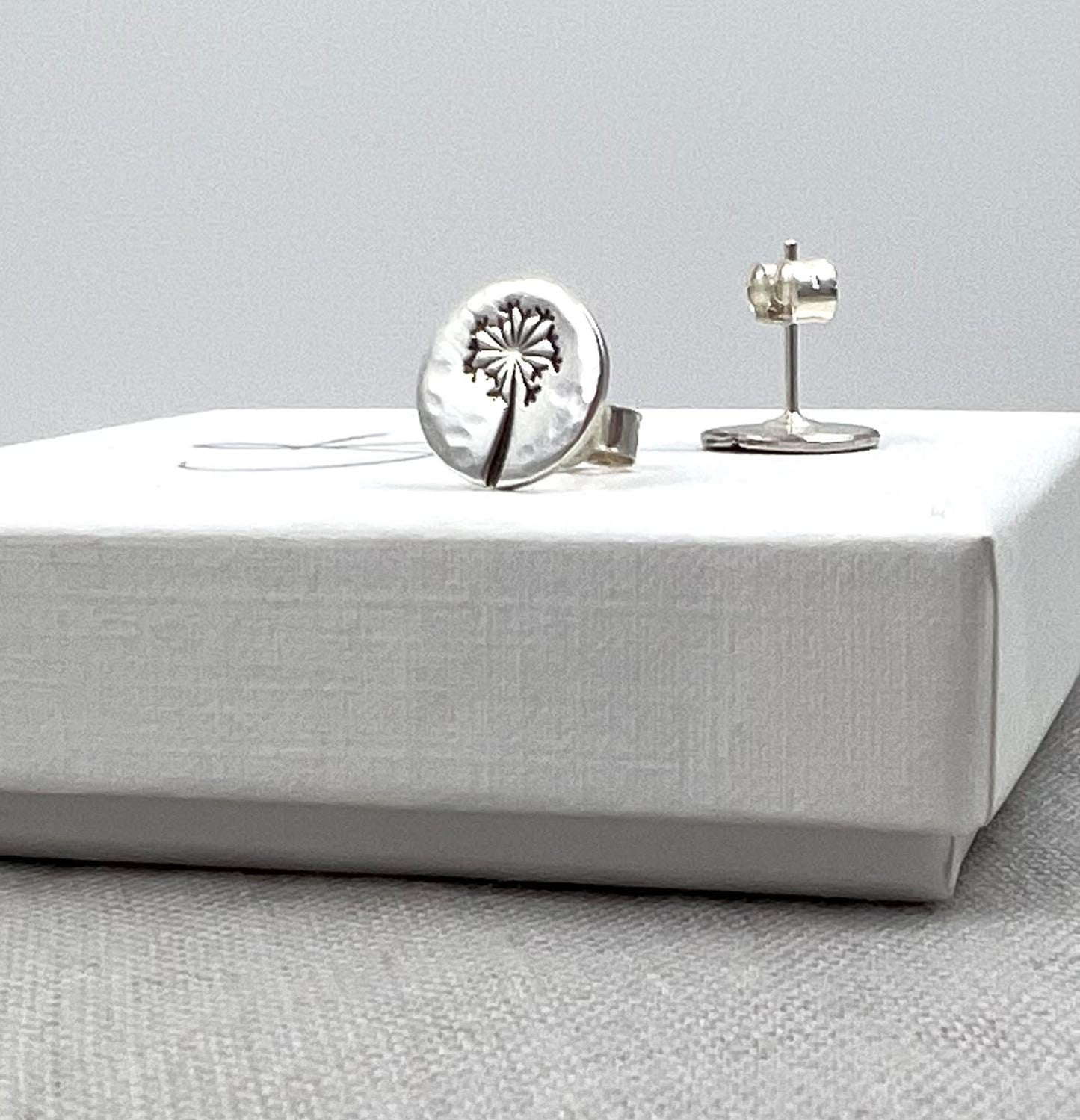 Dandelion Studs